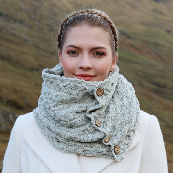 New Irish Aran Button Infinity Scarf Wool Blue Tan - Picture 7 of 9